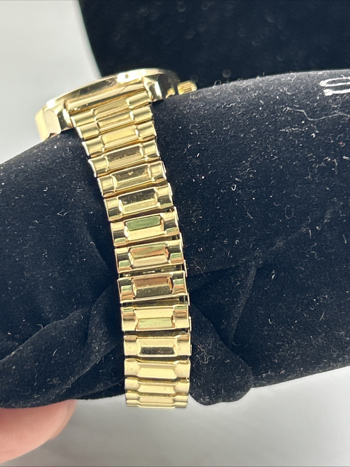 28MM Women’s Watch White Dial Gold Case Expandable Band 6″ Needs Battery – Clean