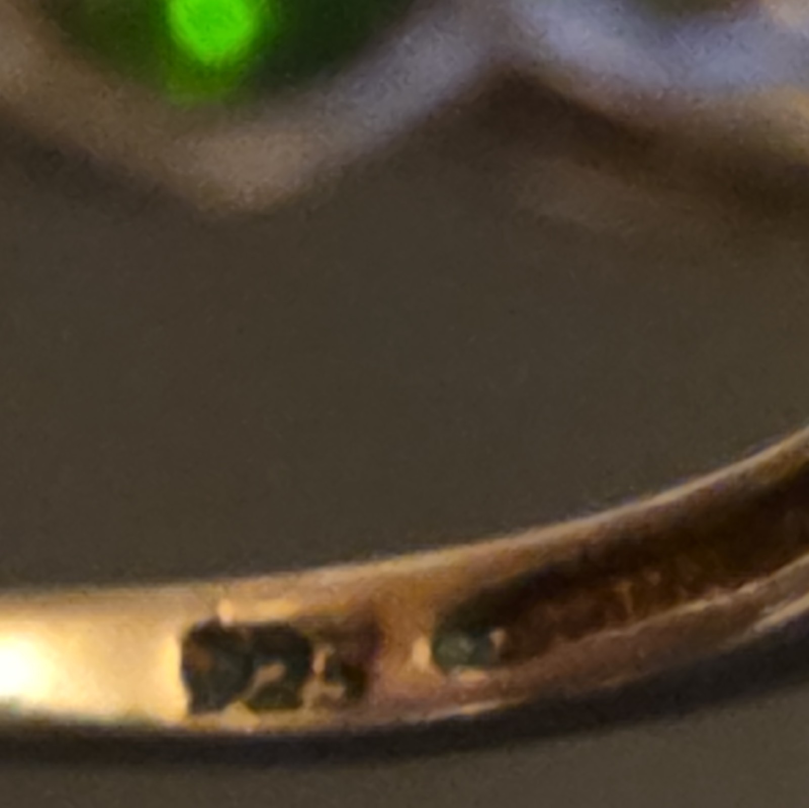 925 Silver Ring Size 6.5 Lab Created Saphire w Synthetic Emerald Accents