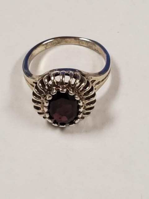 Sterling Silver Size 7.5 Ring With Unique Setting Red Stone 4.0 Gr.
