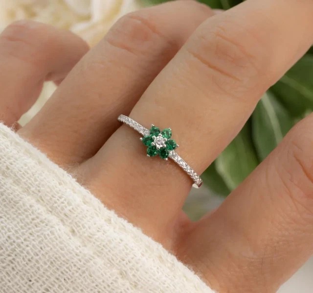 2Ct Round Cut Simulated Green Emerald Flower Shape Ring 14K Yellow Gold Plated