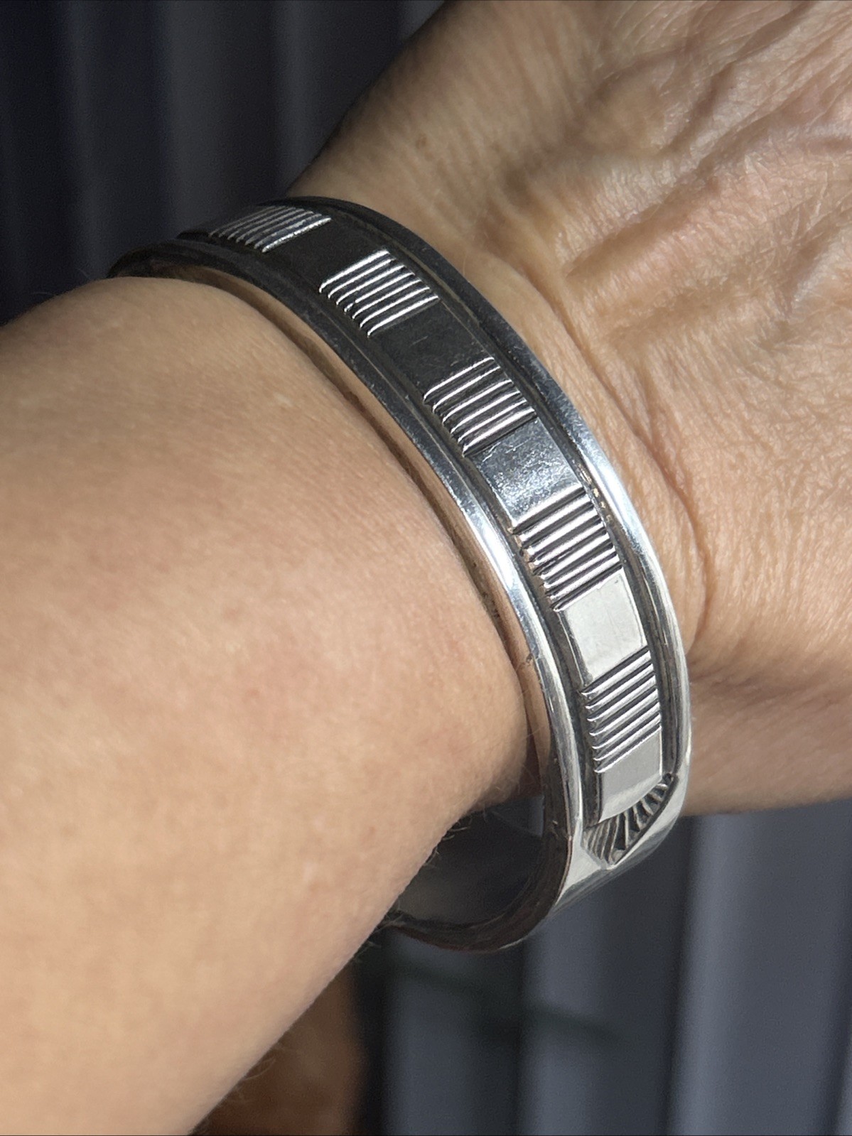 31. Mary & Ken Bill 925 Navajo Patterned 16.6mm wide Cuff bracelet 7 5/8″, 93.9g