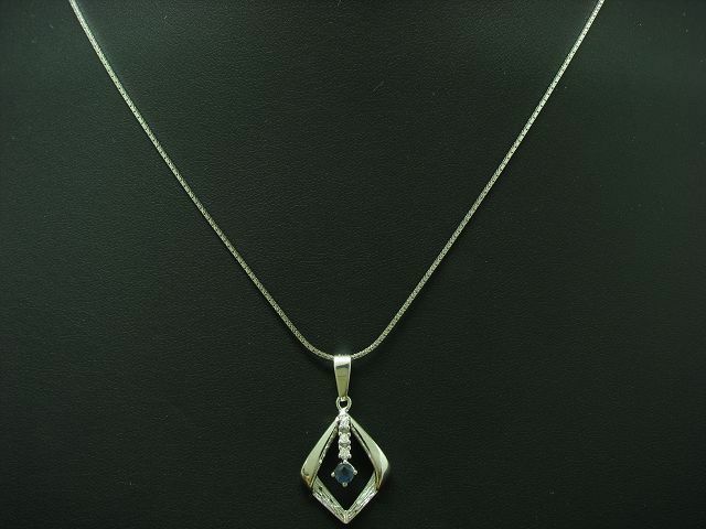 14kt 585 white gold chain & pendant with diamond & 0.27ct sapphire / 6.1g / 45.0 cm