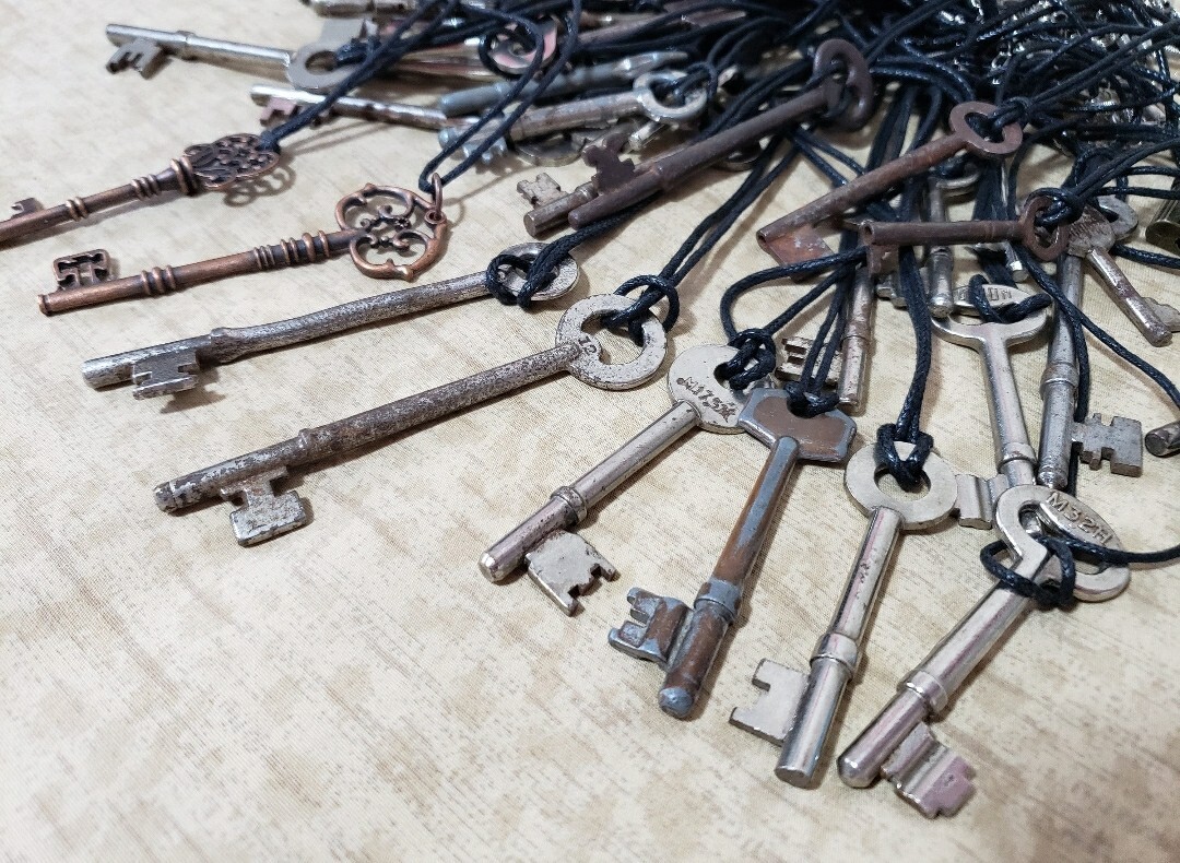 10 Pcs Repurposed British & Vintage-Style Jewelry Box Key Necklace LOT (RANDOM)