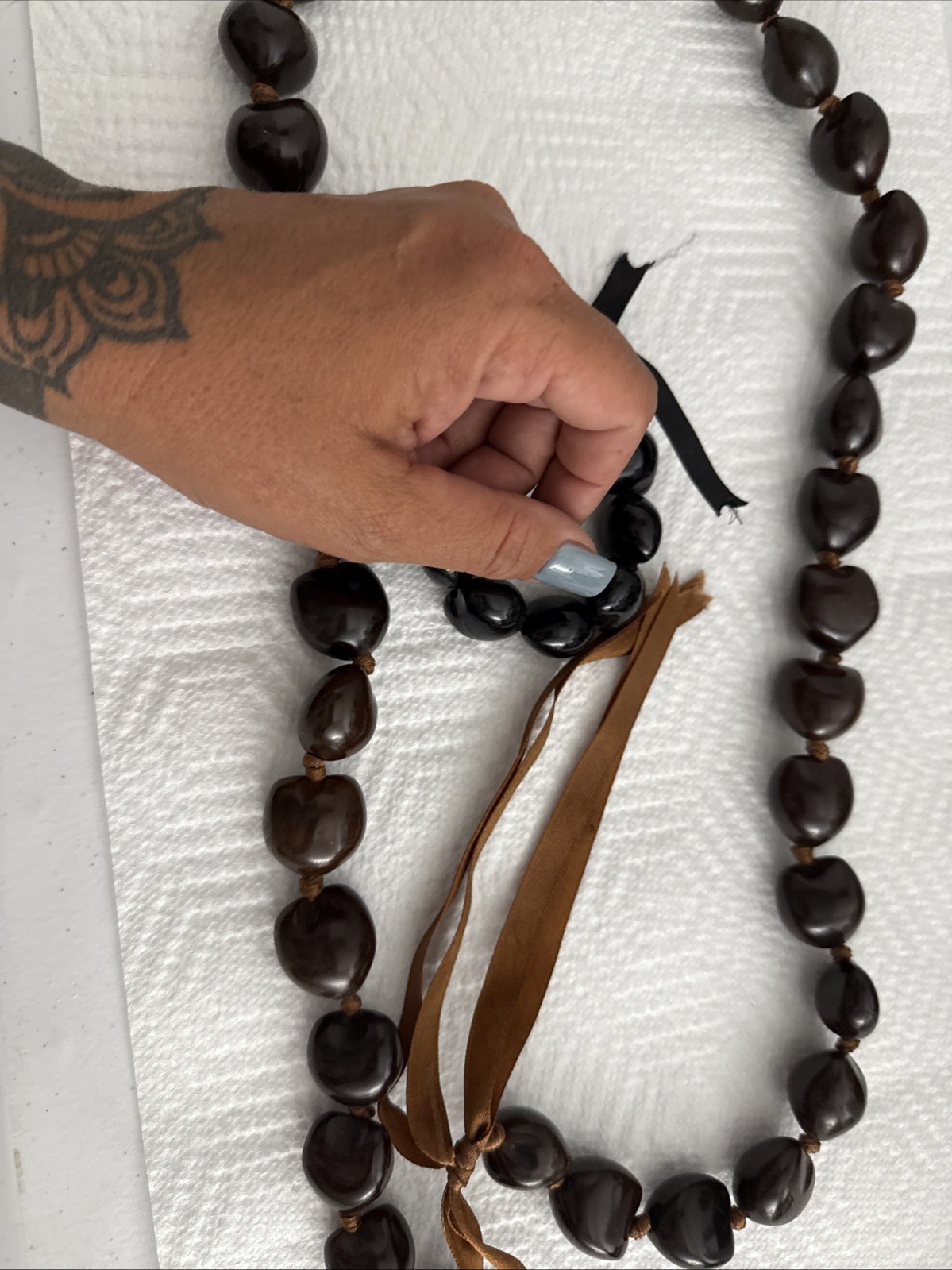 Kuikui Nut Lei Necklace And Bracelet Brown Dark Black (Lot #243)