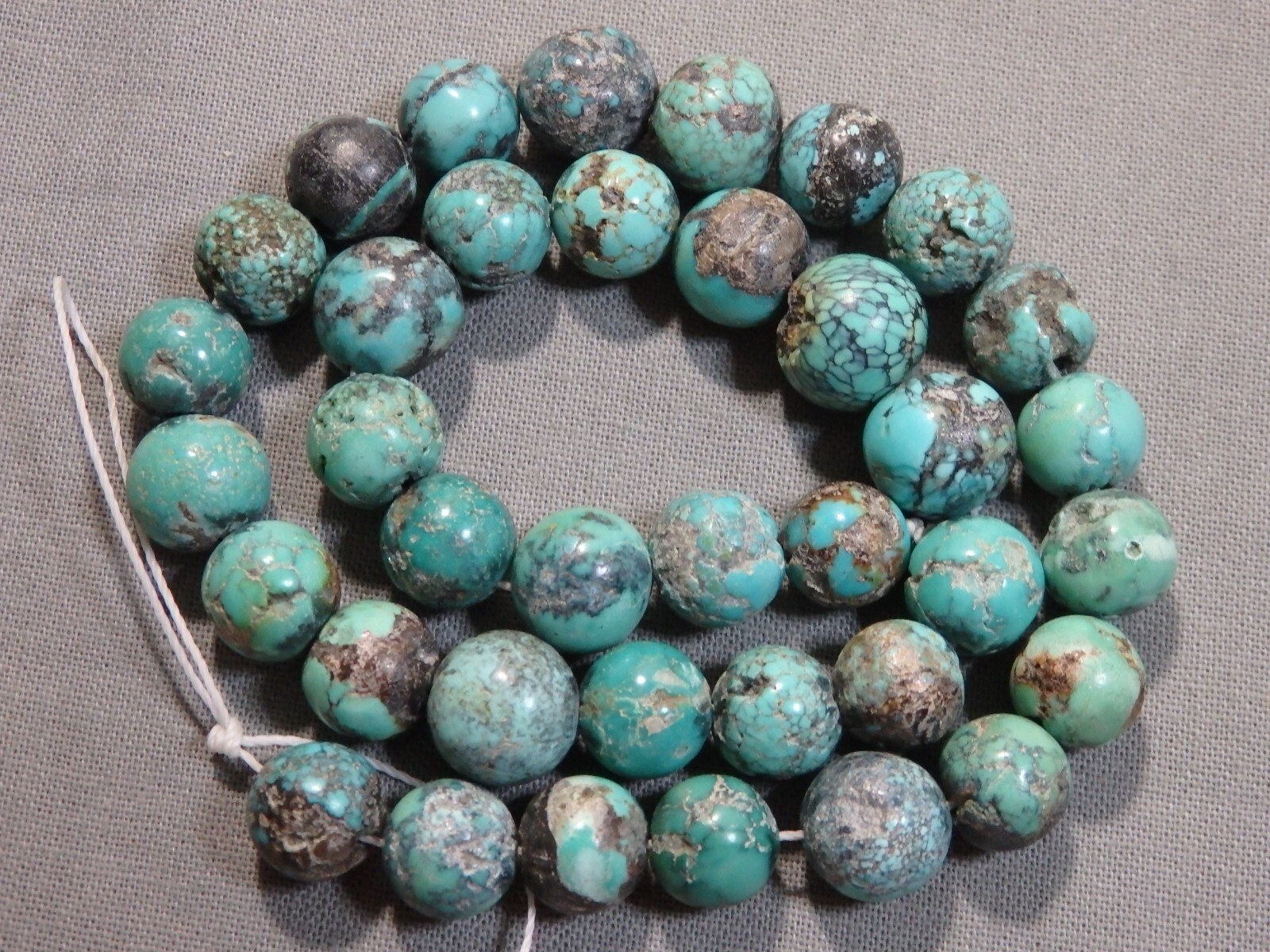 Vintage CLOUD MOUNTAIN TURQUOISE 9mm Round Beads 13″ Strand 195cts UNTREATED