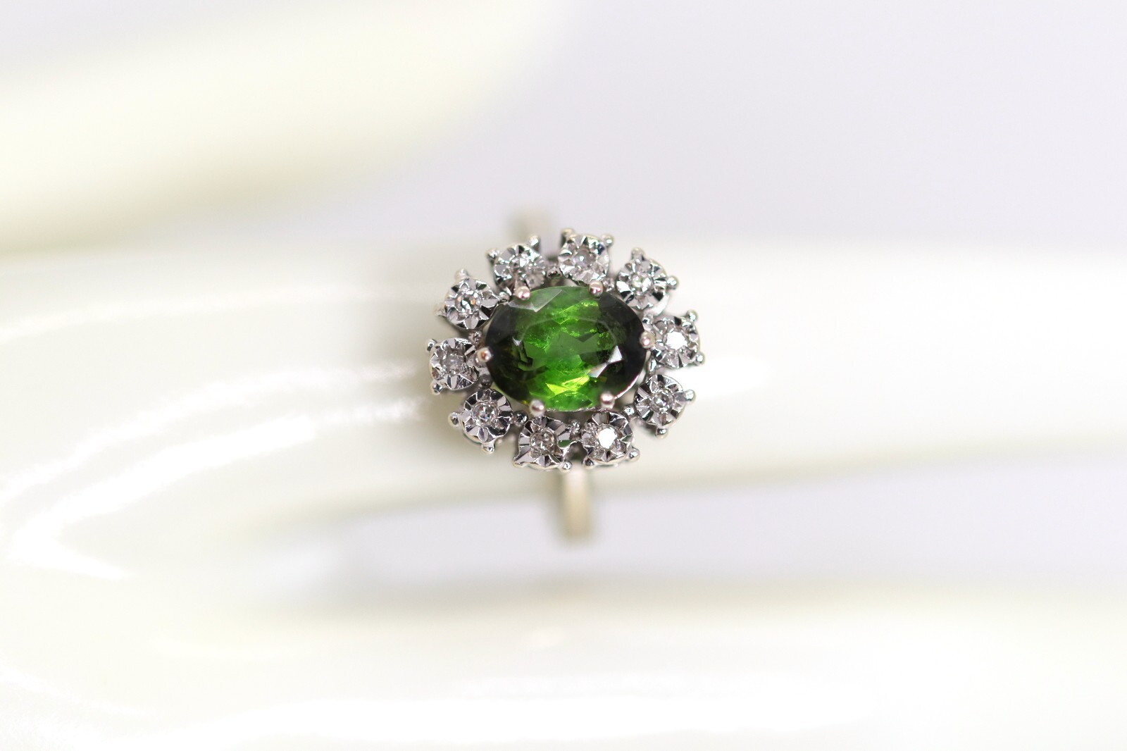 Ladies entourage white gold ring green tourmaline + diamonds, size 55-56