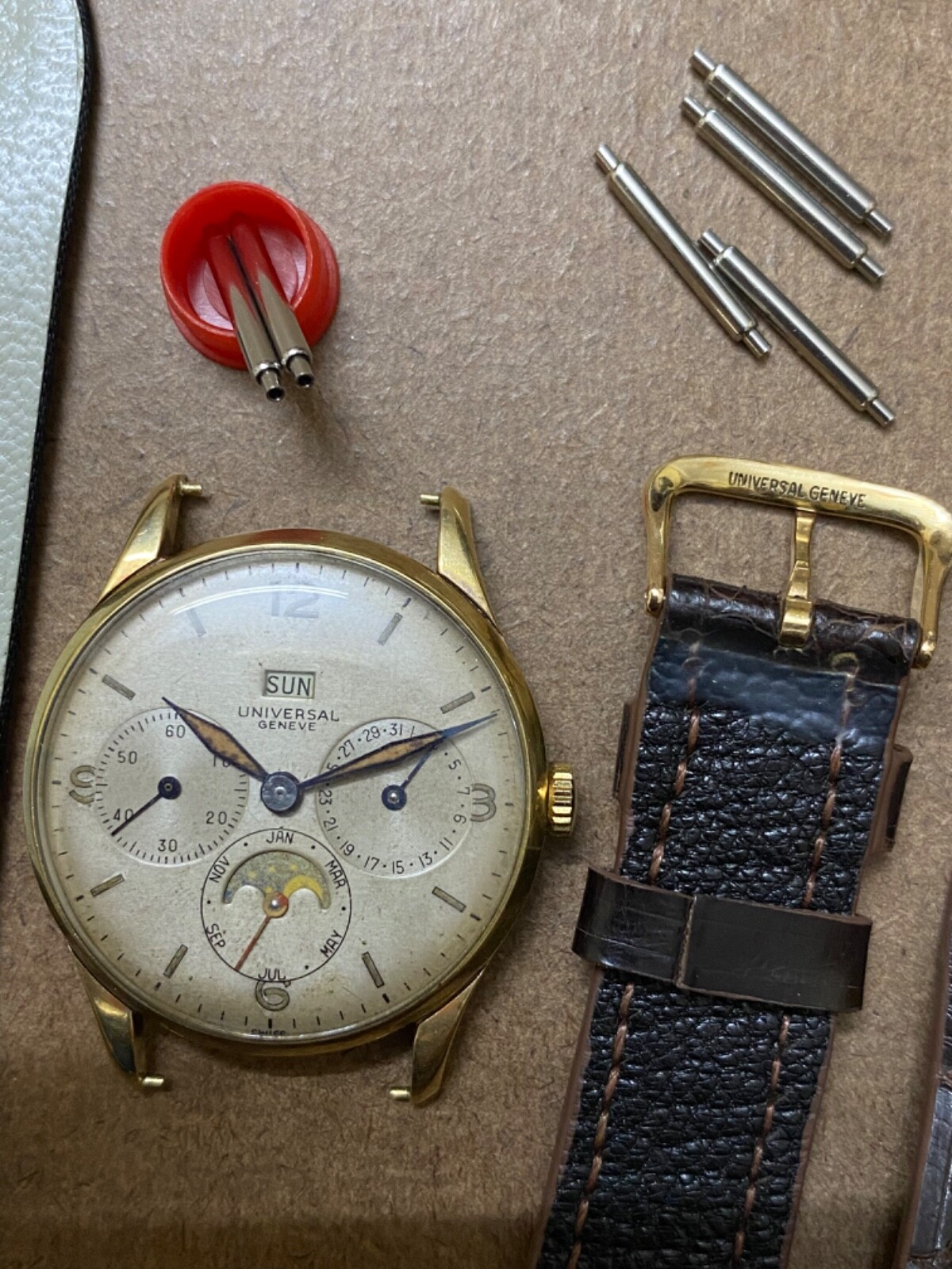 vintage Univeral Geneve Triple date Moonphase Soild gold 14k 51308 291 buckle
