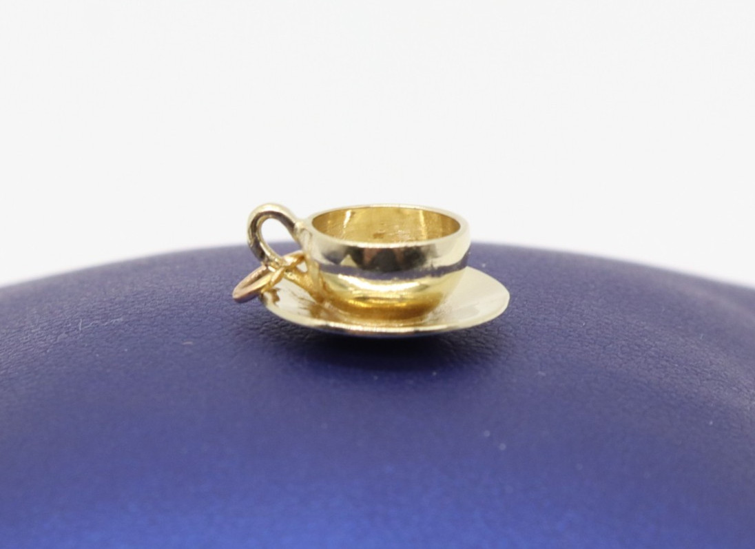 Petite 14K Yellow Gold 1/2″ Tea Cut & Saucer Pendant Charm 1.58 grams