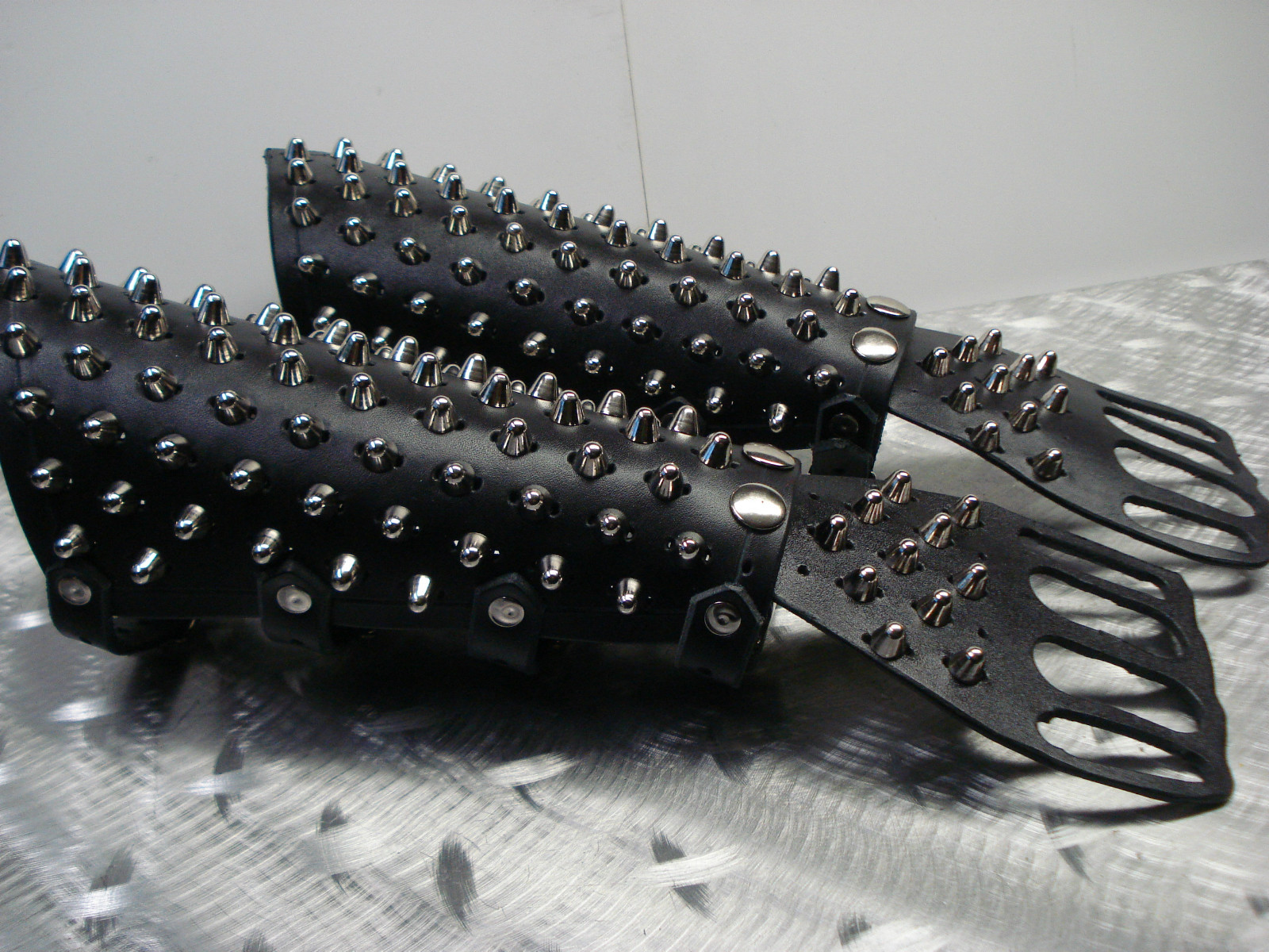 UNISEX LEATHER STUDDED FIST GAUNTLETS….BLACK METAL.(MDLUG0175)….. RAVEN’S
