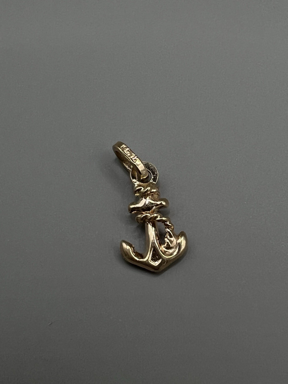 Vintage 18K Yellow Gold Tiny Anchor Charm Pendant Nautical Rope 0.90g