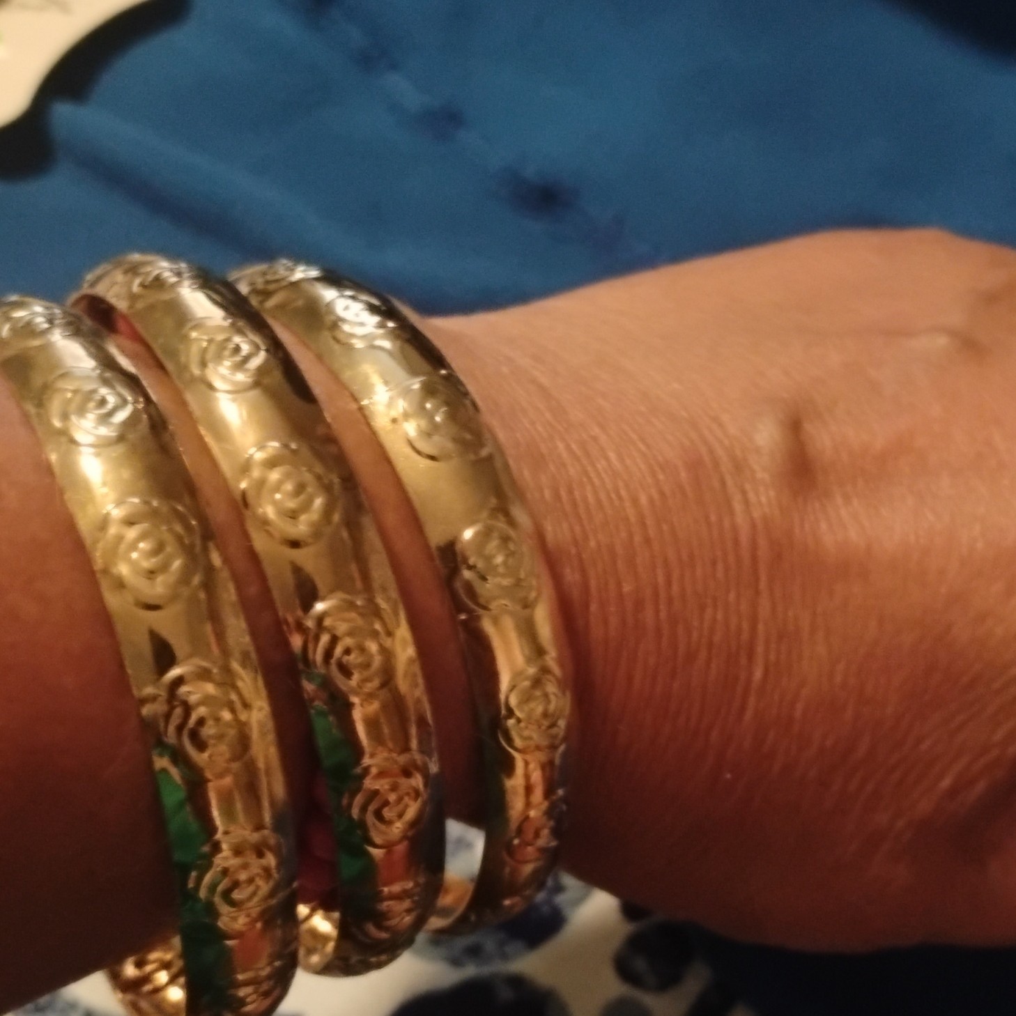 Gold Tone Floral Rose Pattern Bangle Bracelets Set of 3 Round Metal No Stone