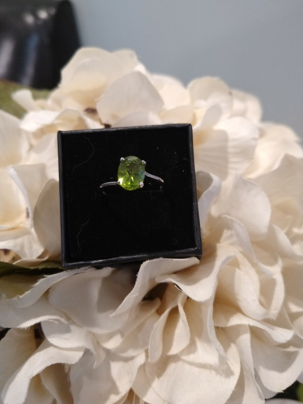 Beautiful Hebei Peridot Solitaire Ring in Plat/SS. TCW=1.90 Carats (Size 7)