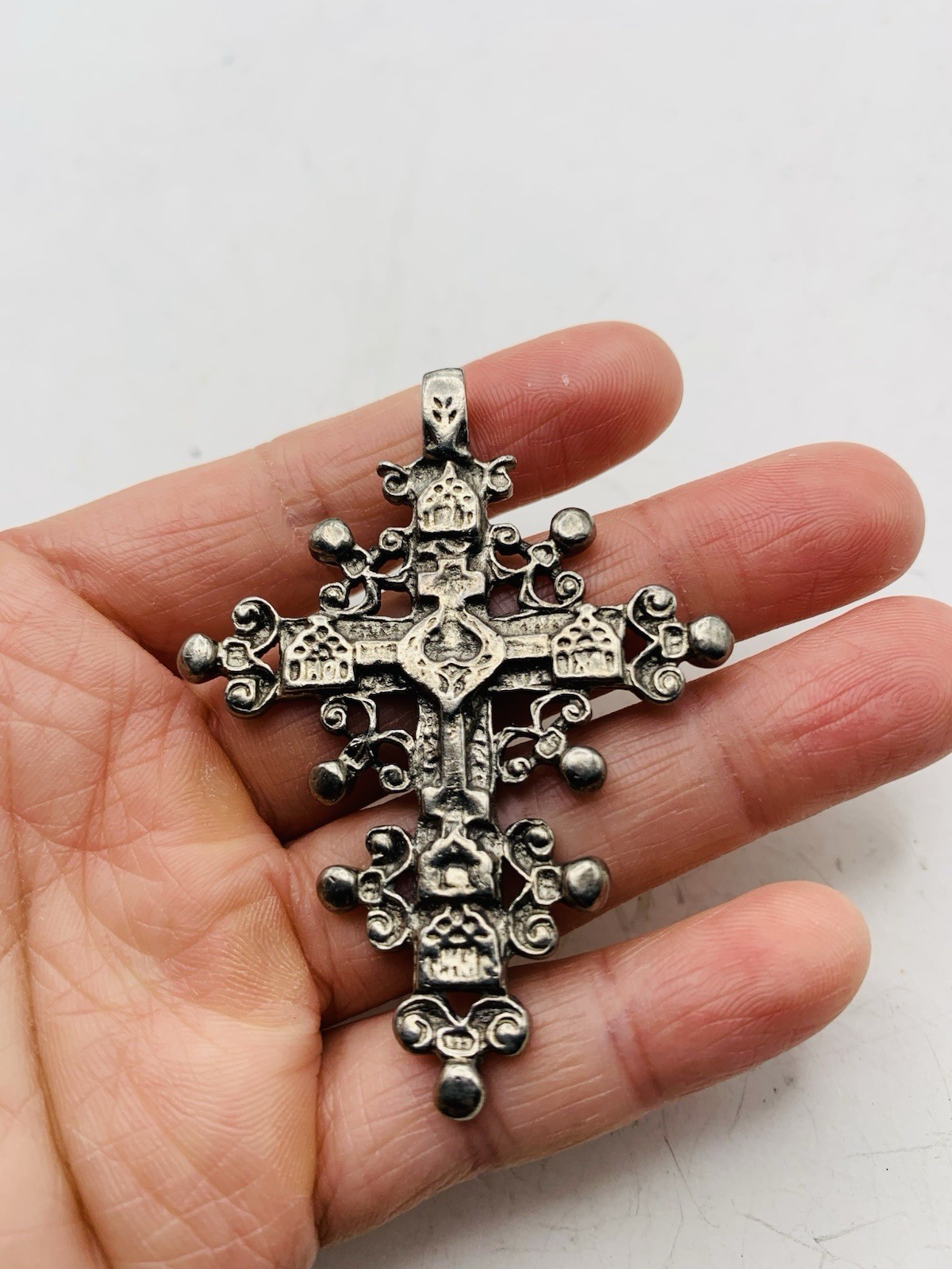 Vintage 1992 Metropolitan Museum of Art Silver Tone Byzantine Cross Cleo Pendant