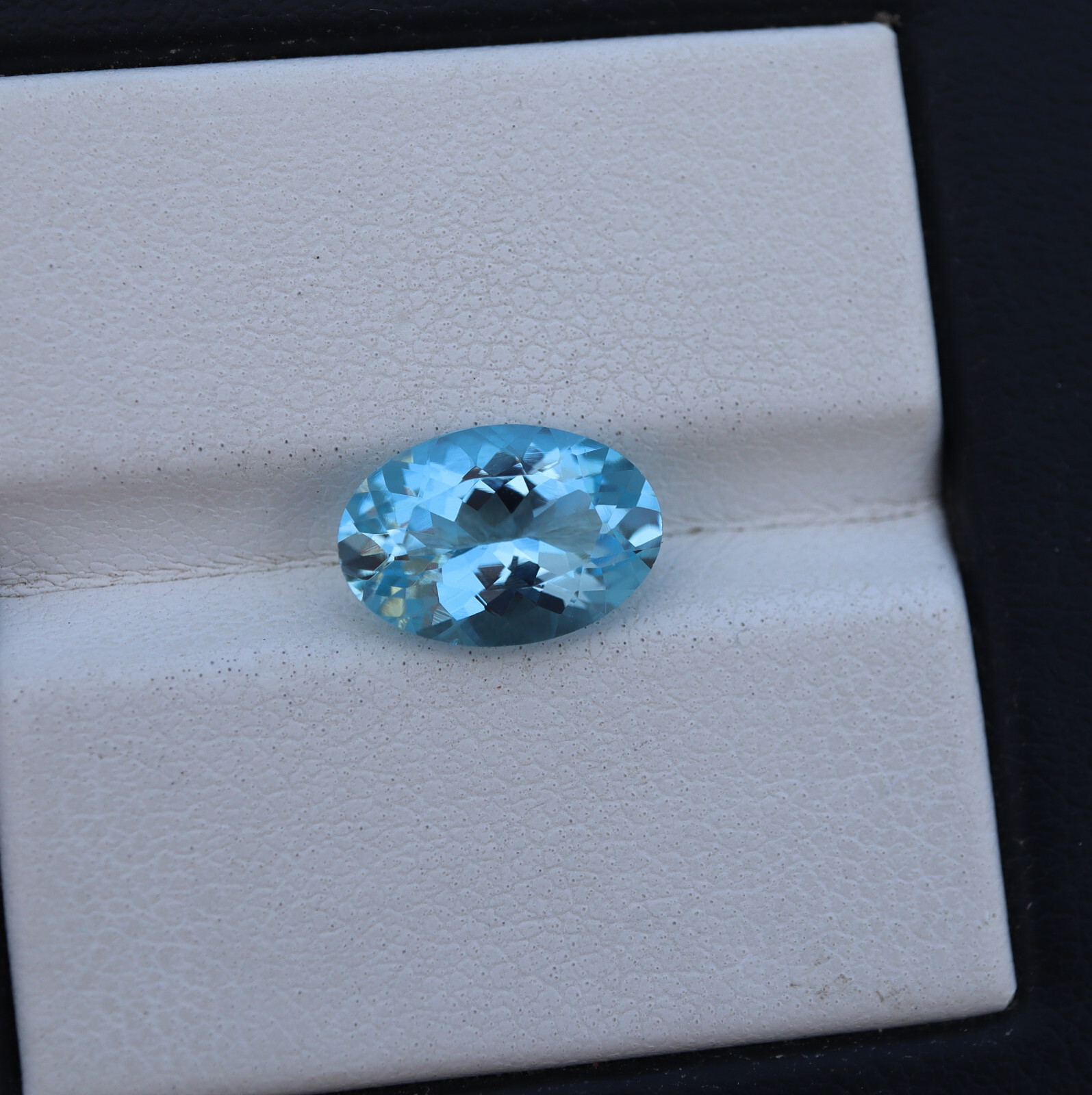 2.13 Cts 10.8×7.5 MM Natura AAA Blue Aquamarine Oval Cut Gemstone