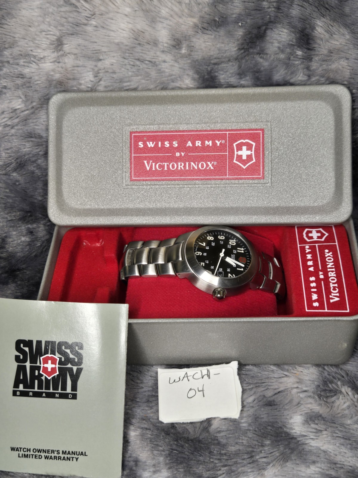 Victorinox Swiss Army Quartz Date 34mm Black Dial Steel Bracelet 100m Box