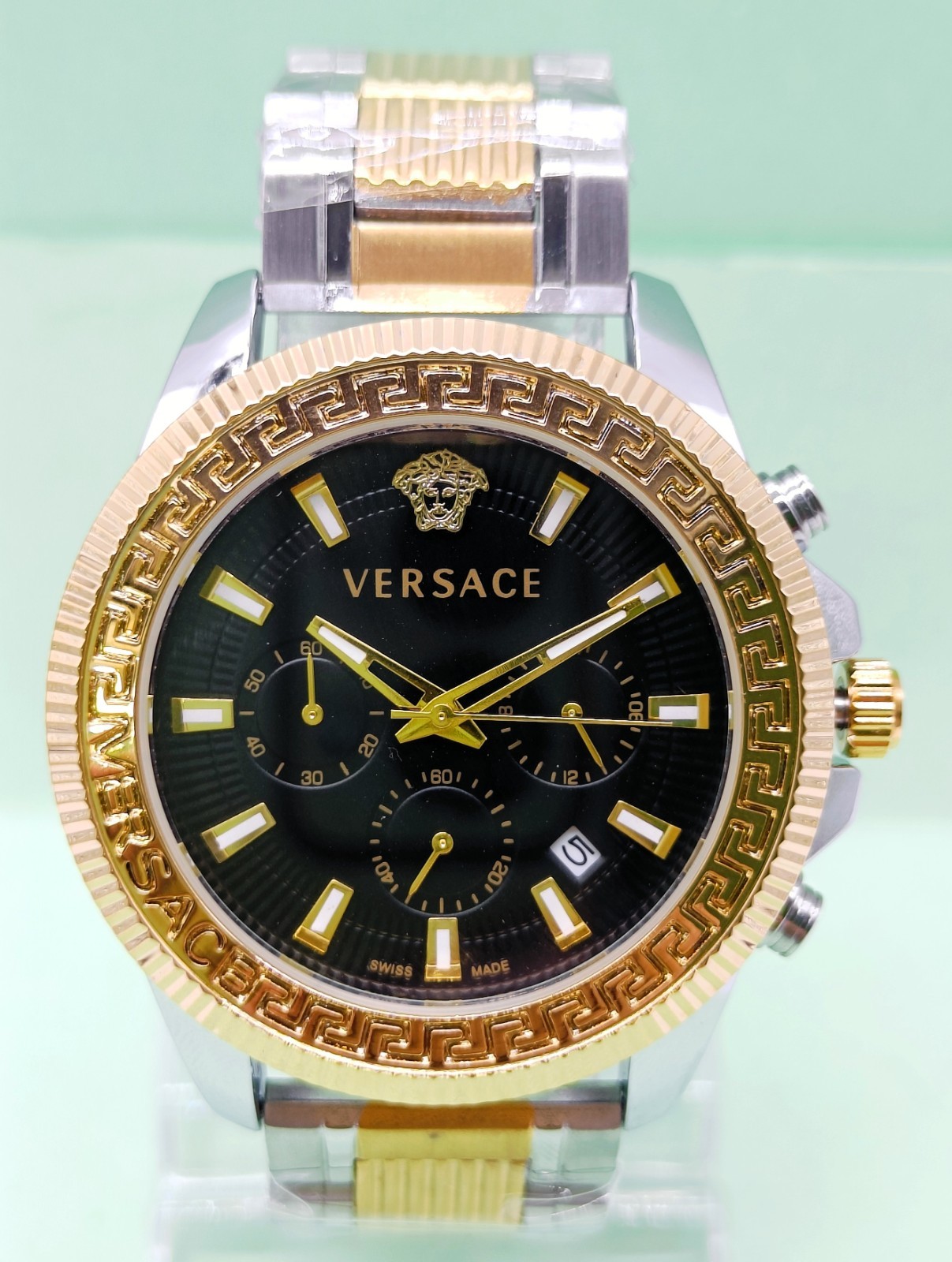 Amazing Versace Chronograph Date Indicator Analog Men’s Wrist Watch
