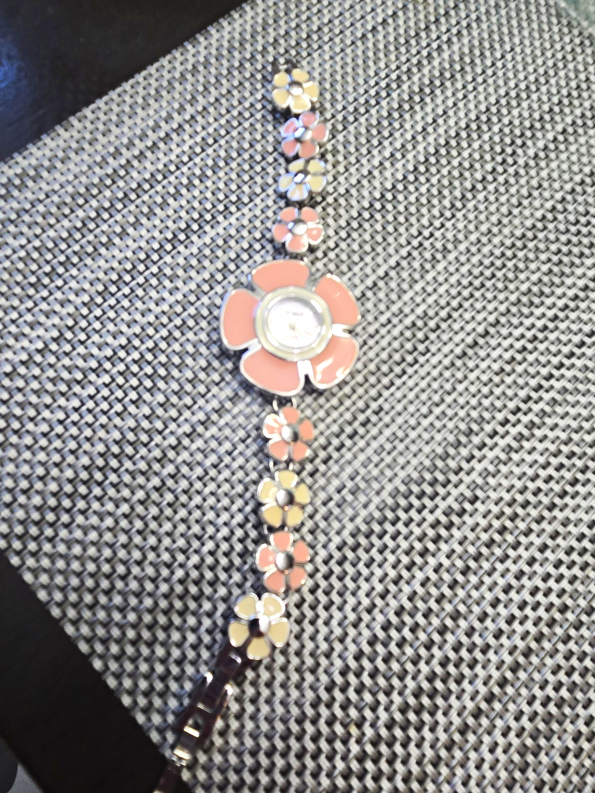 Women’s Quartz Analog Floral Metal Bracelet Watch Silver Case White Dial