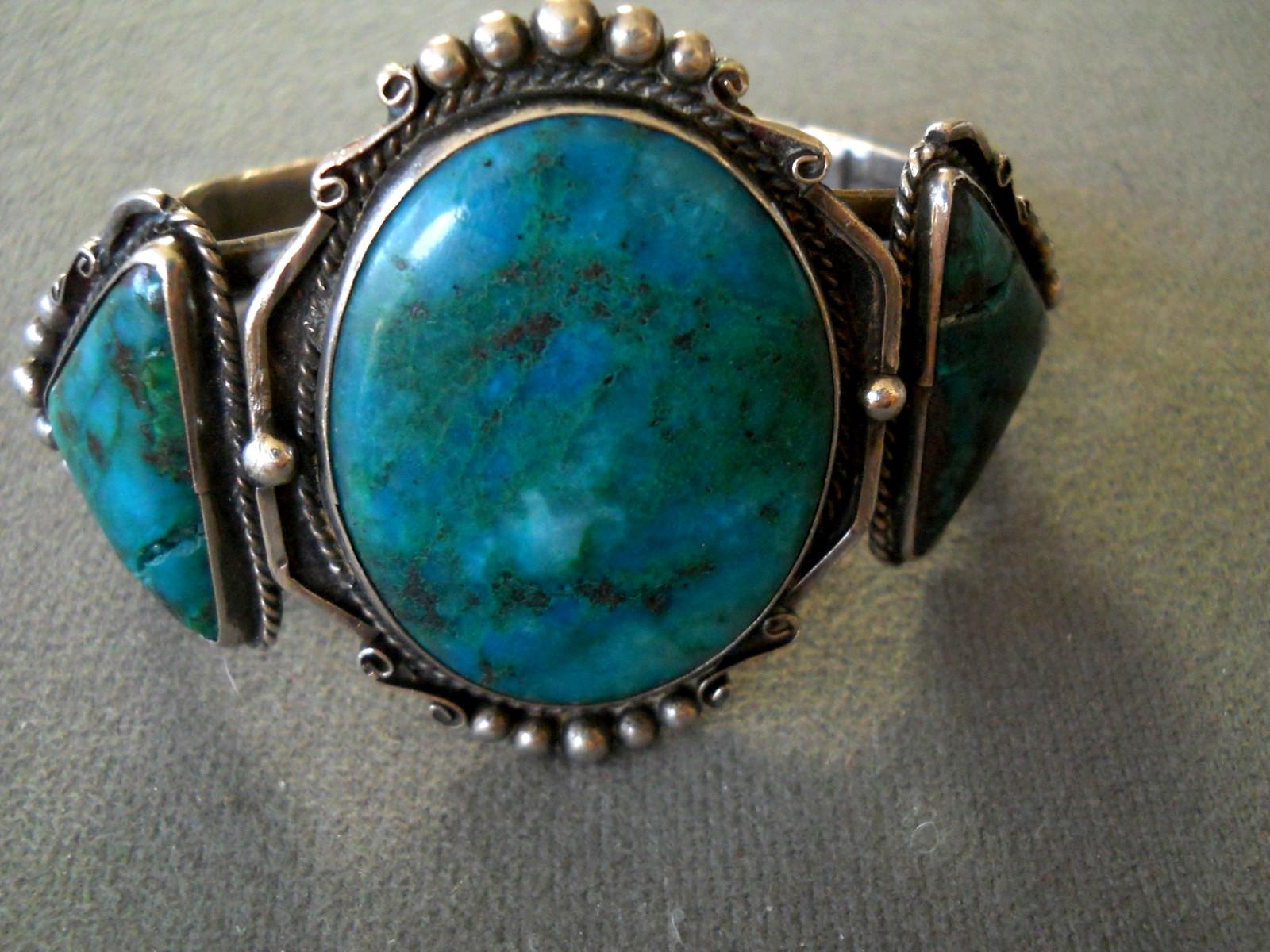 Native American Rich Blue Chrysocolla Sterlin Silver Cuff Bracelet 54g 2″ center