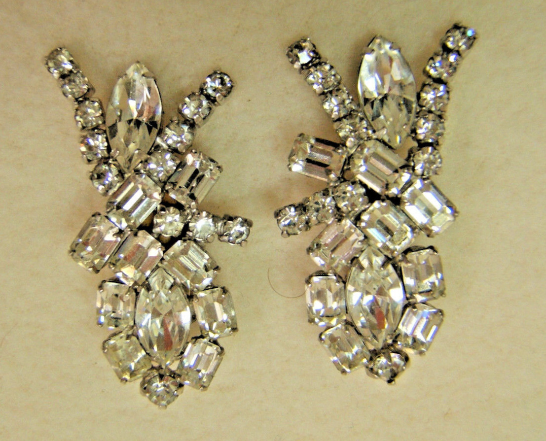 Vintage Emerald Cut Rhinestone Large Clip Earrings Very Good Condition 1 7/8″
