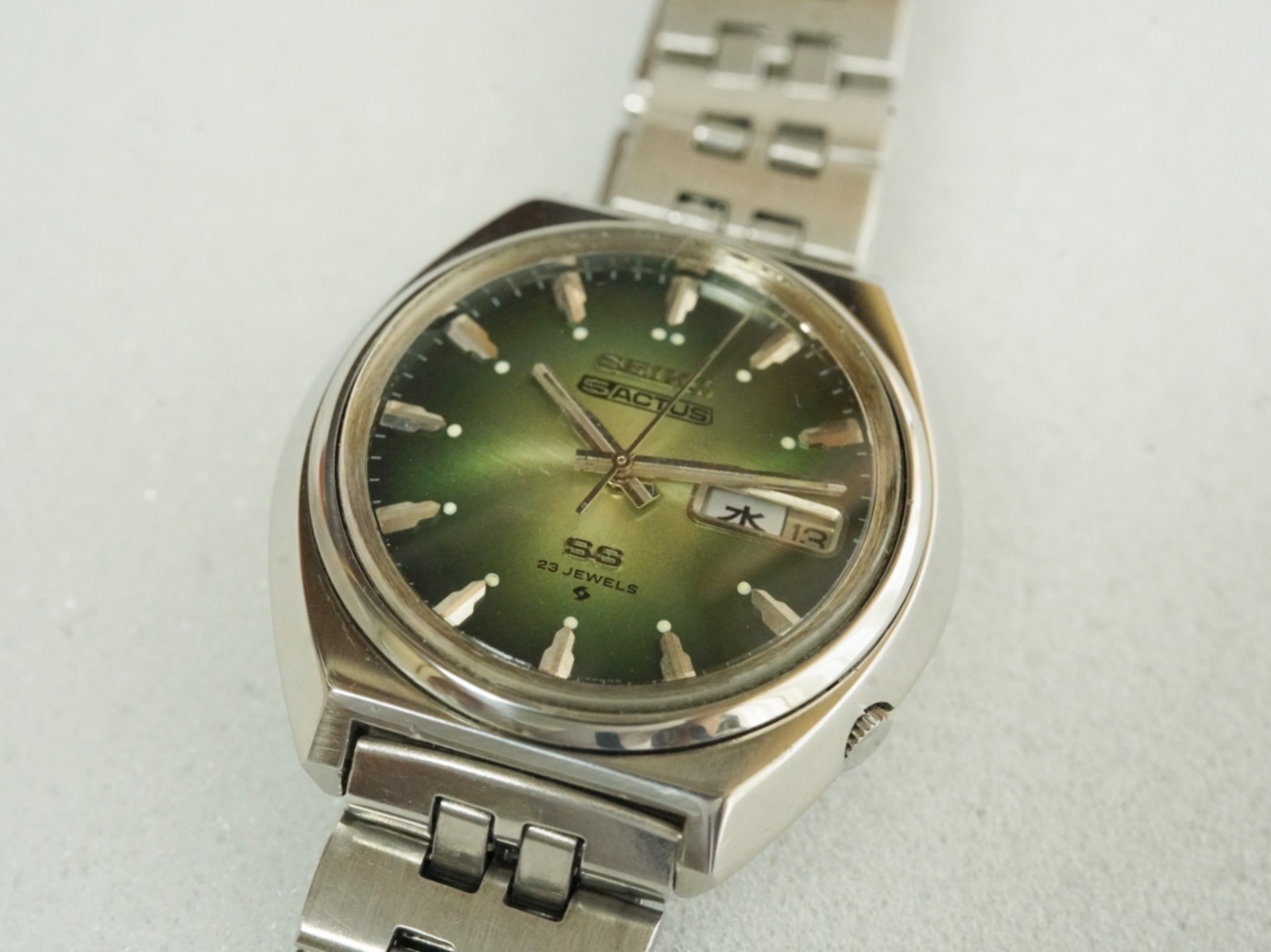 SEIKO 5 ACTUS SS 6106-7700 Green Dial Kanji Day Genuine Bracelet Gift Box
