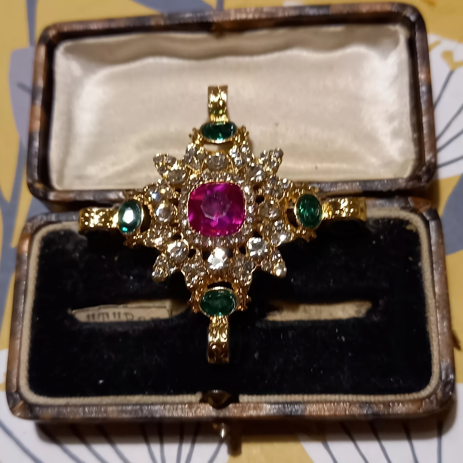 Women Men vintage Baroque Brooch – Antique Red Green Rhinestone Corsage