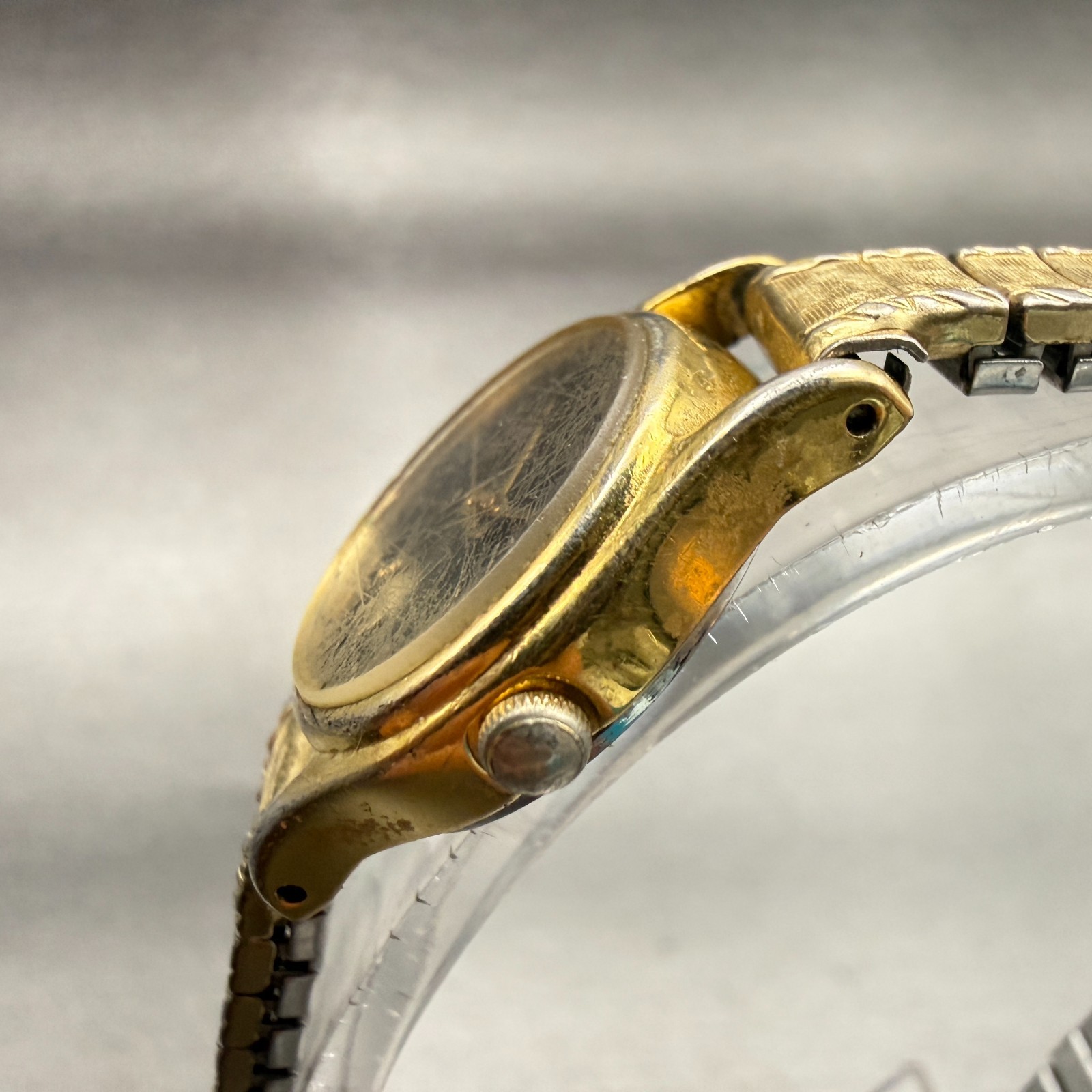 Seiko Watch Women 20mm Black Dial Gold Tone Round 2Y01-0A10 New Battery Vintage