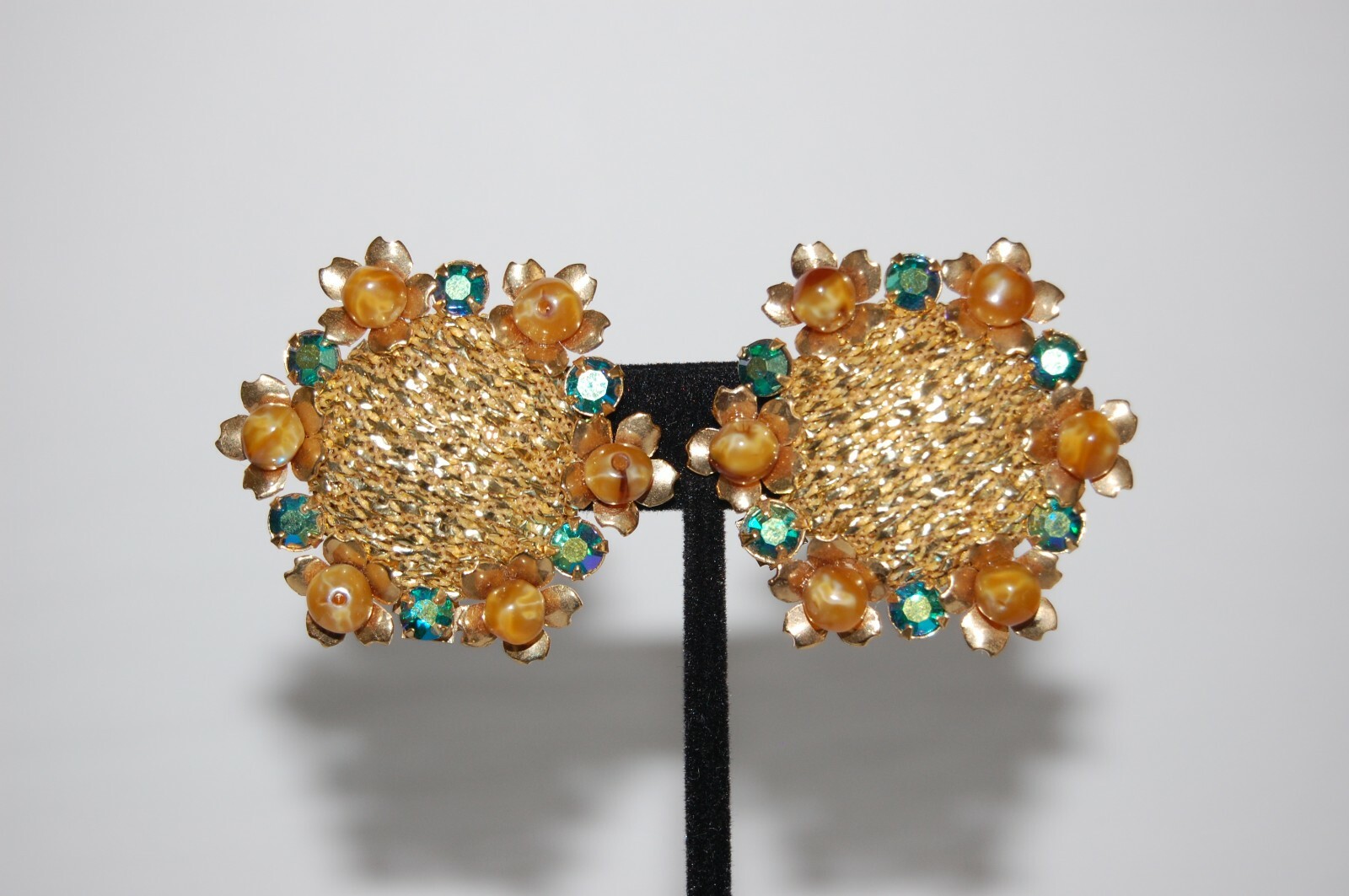 Elegant Vtg 1980’s Golden Flower Design Gold Lame Beaded Statement Clip Earrings