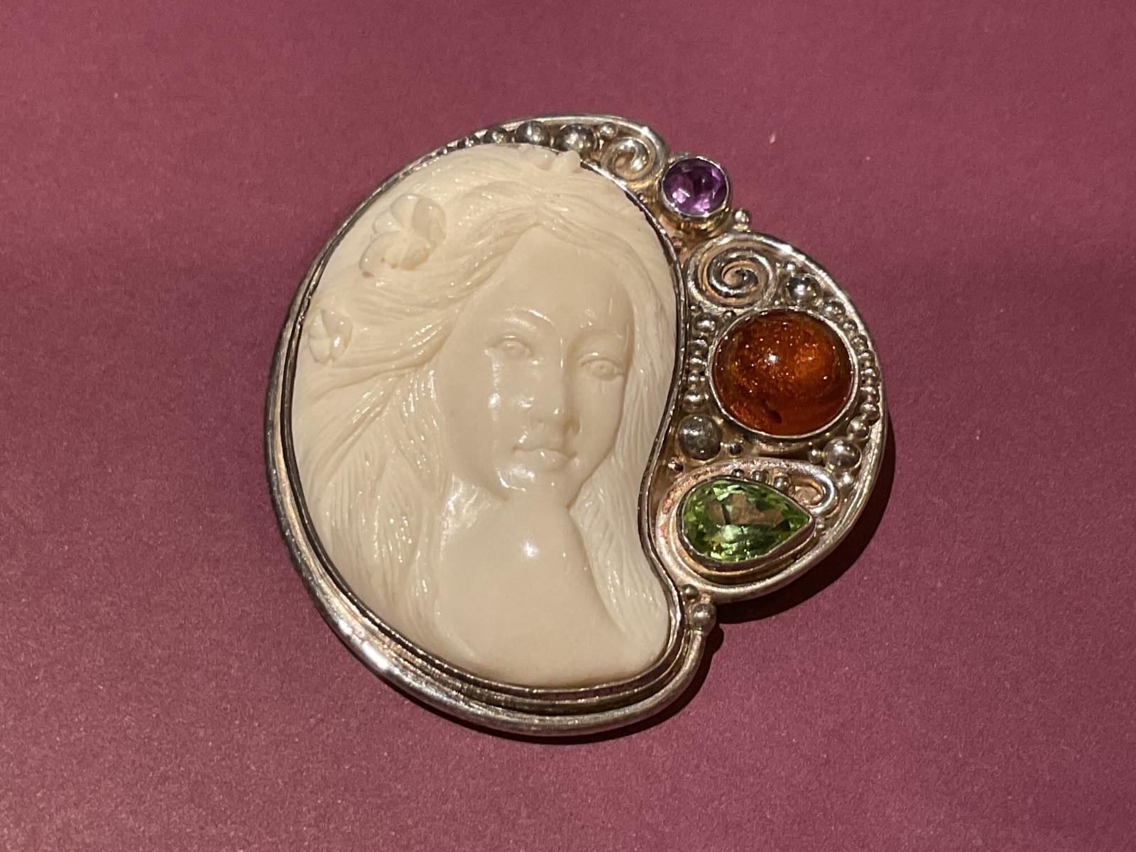 SAJEN 925 Sterling RARE Woman Looking Over Shoulder Cameo Pin Pendant 90’s Bali