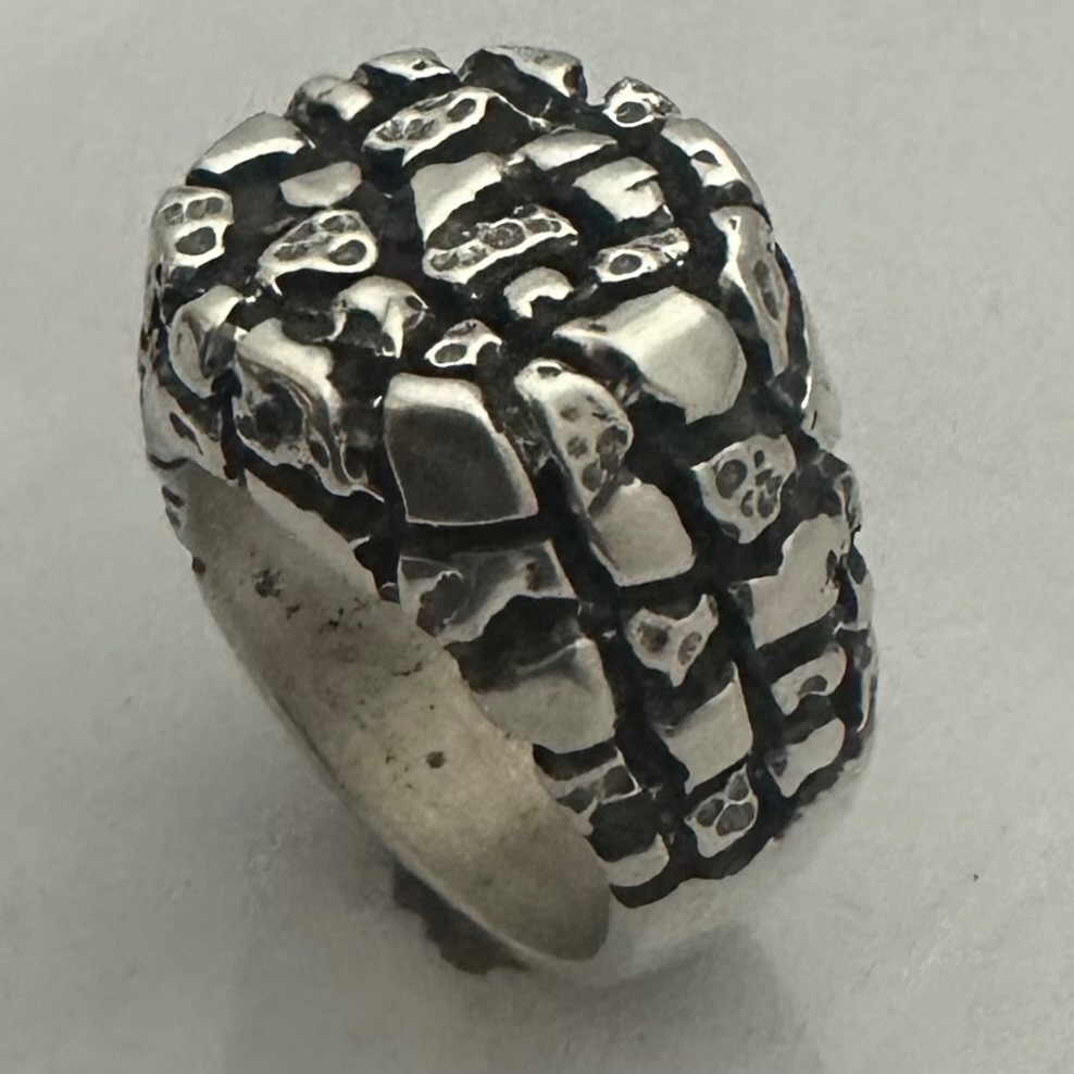 MJG STERLING SILVER . HEAVY NUGGET RING. ROUND TOP. BIKER. 31 GR. SIZE 10+