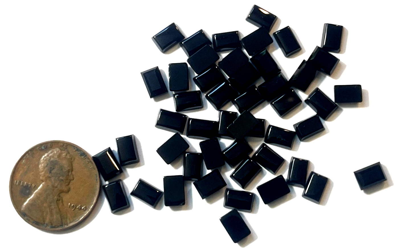 FIVE (5) PIECES BLACK ONYX 6X4 MM RECTANGLE FLAT AS PICTURED BELOW WHOLESALE!!!