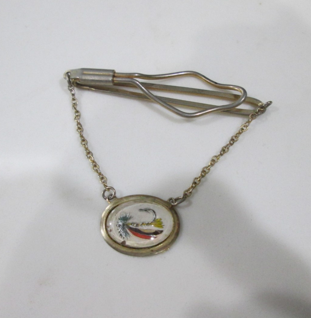 Vtg Men’s Tie Clip/Tie Barw/Chain Pendant – Fishing Hook/Lure