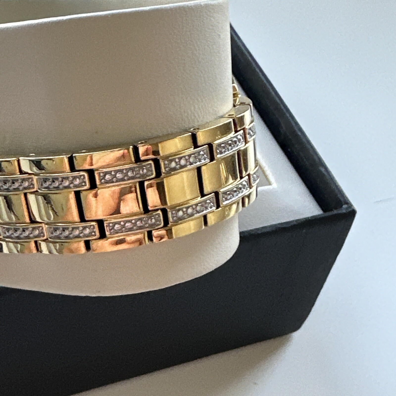 Bulova Box Set with Bangle Bracelets And Crystal Ladies Watch 98X119