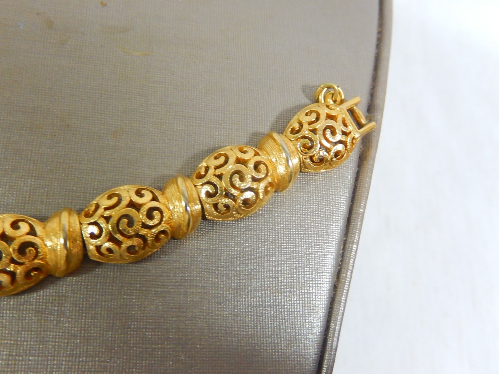 VTG MONET ETRUSCAN REVIVAL TEXTURED GOLD TONE OPEN WORK 7.25″ BRACELET