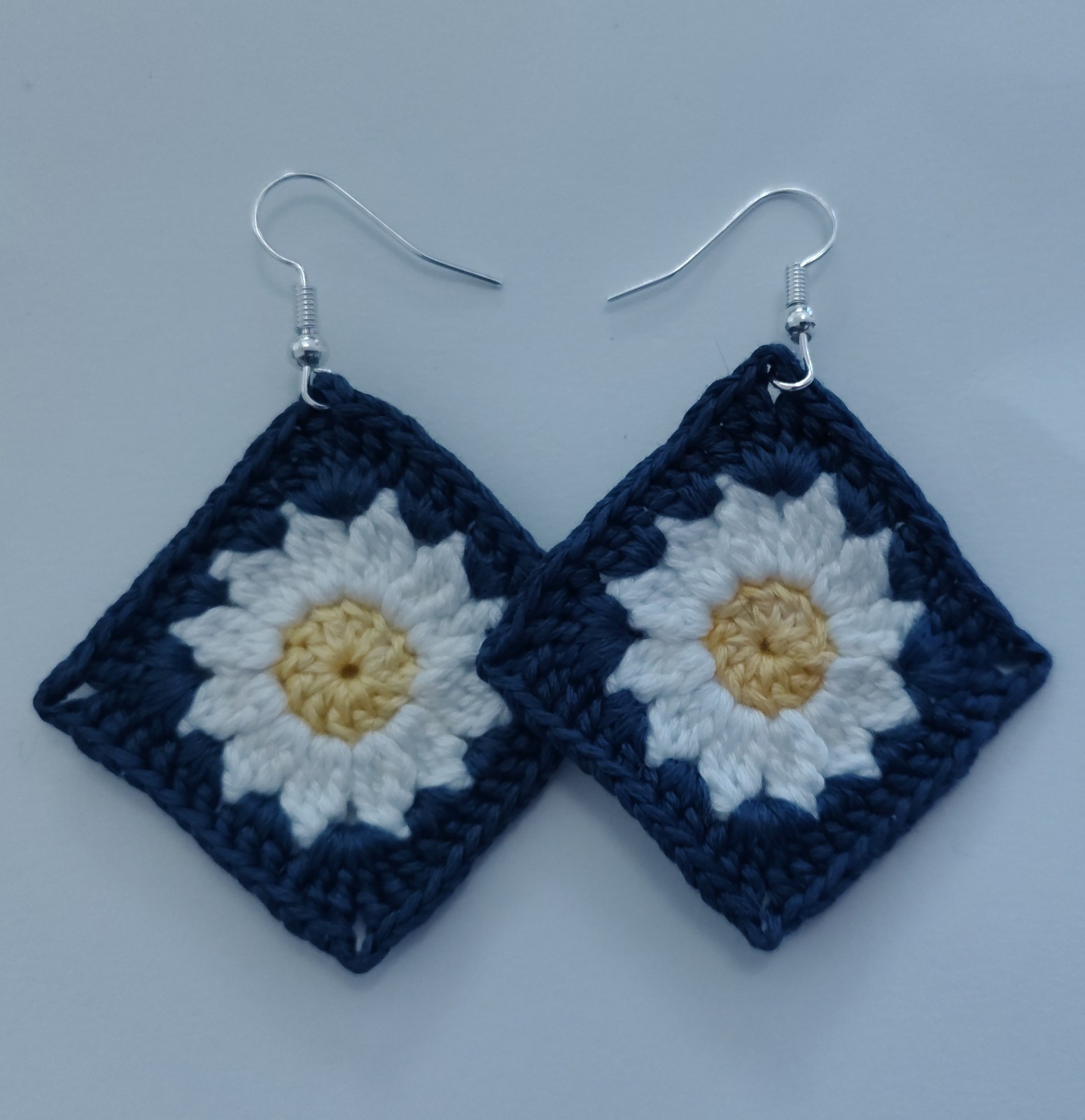Crochet Daisy Earrings (Dark Blue)