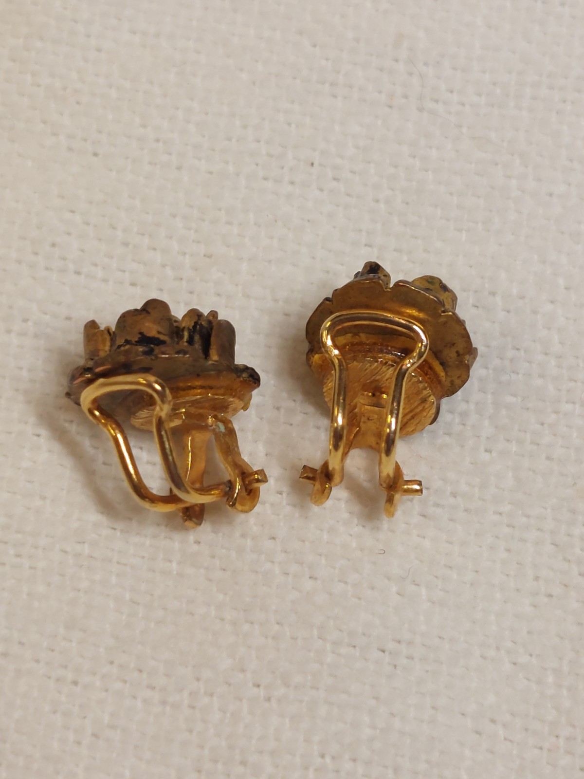 Vintage Gold Tone Rose Flower Clip On Earrings Floral MCM Costume Simple Retro