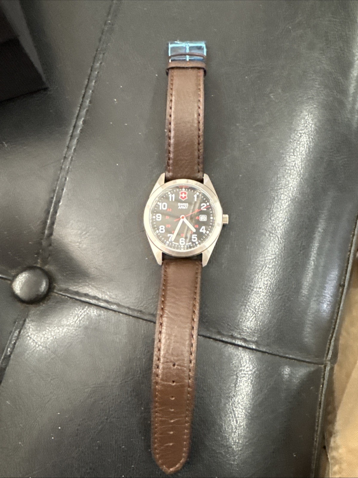 Vintage 90’s Swiss Army Men’s Garrison Watch Men’s Leather Band Watch 241083