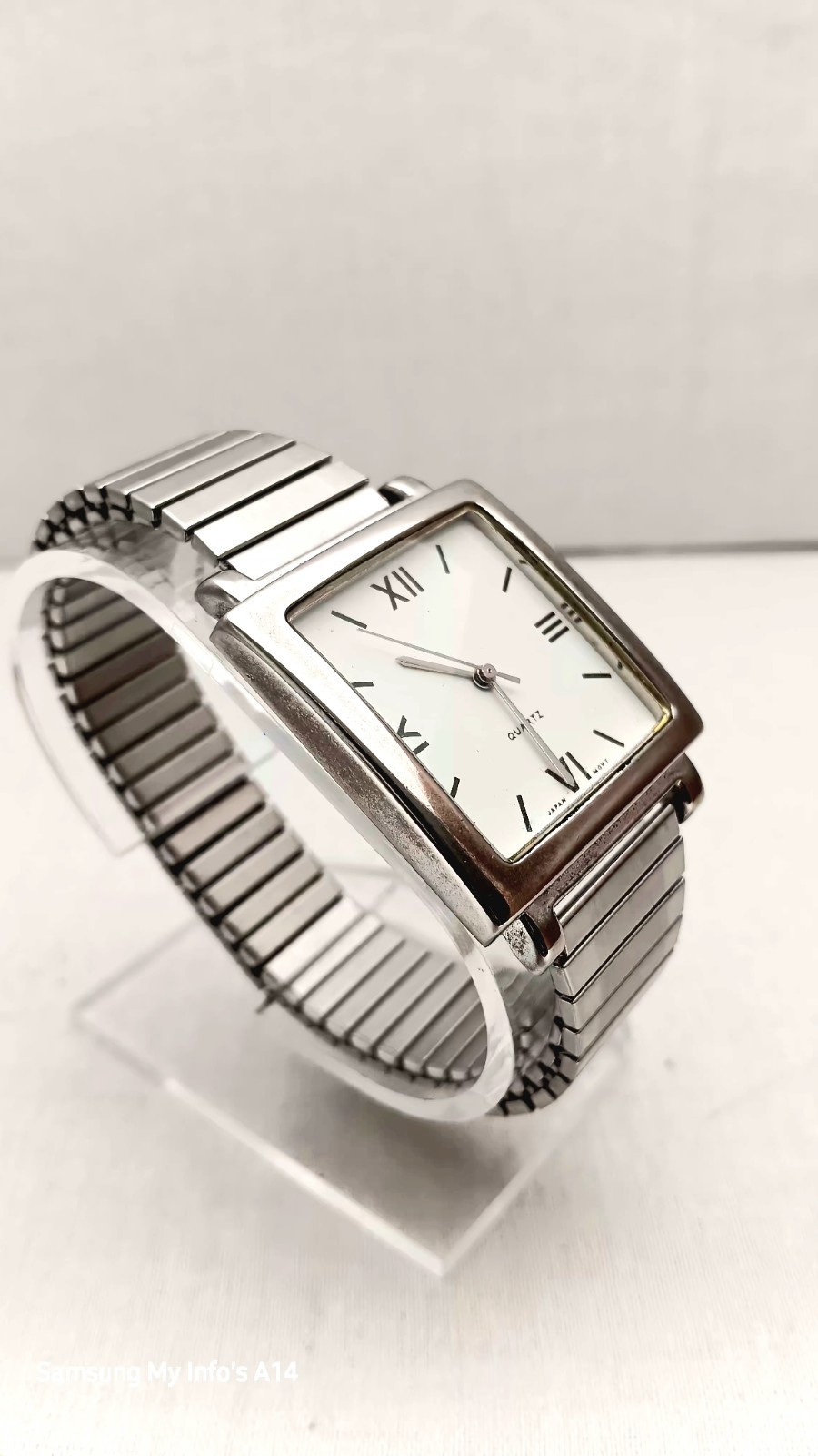 ANNIE KASE quartz watch.33MM. Stainless Steel Stretchable Band. NEW BATTERY.