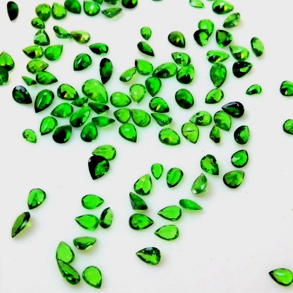 Wholesale Lot 3x2mm – 6x4mm Pear Cut Tsavorite Green Garnet Loose Calibrated Gem