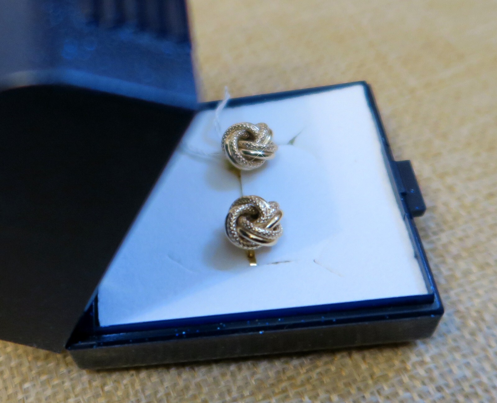375 REAL GOLD *** Stud Earrings Knot Textured 9mm Dia