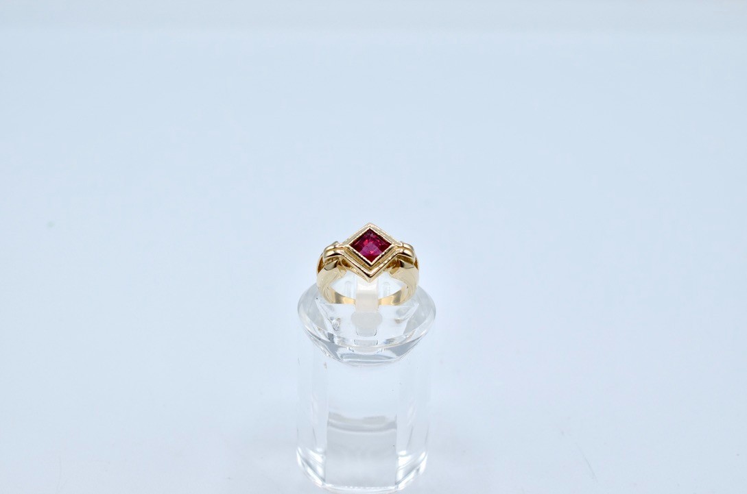 14k Vintage Gold And Rubellite Solitaire Ring.~~8.6gr