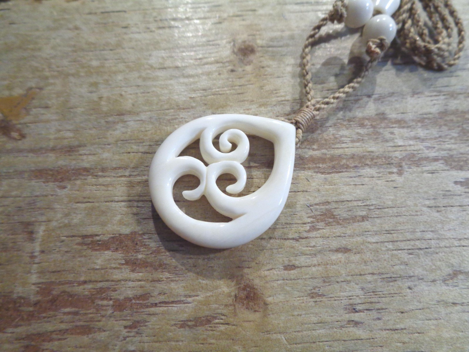 31.5MM CARVED WATER BUFFALO BONE MAORI KORU ETERNAL FRIENDSHIP PENDANT NECKLACE