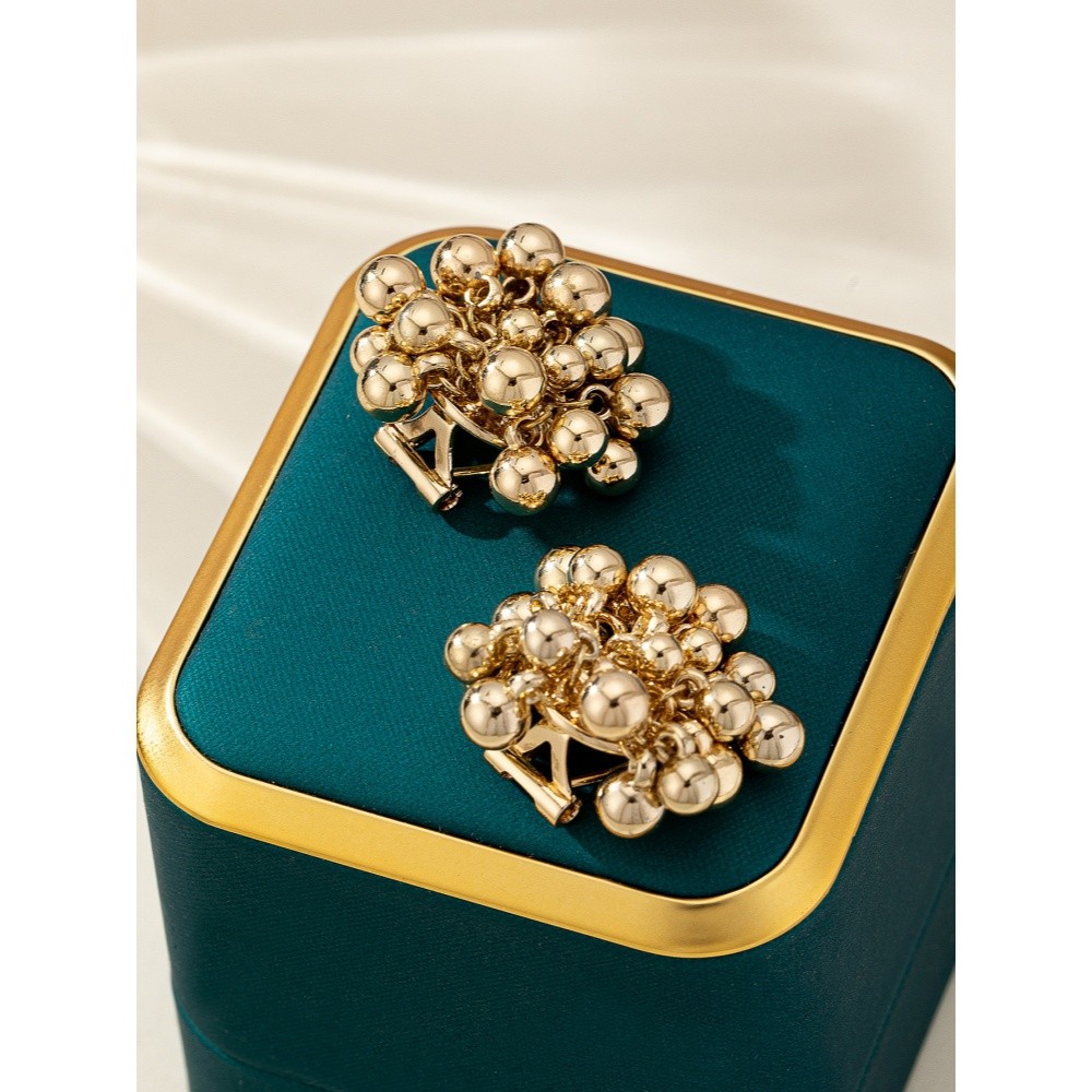 Round Leaf Wreath Pearl Clip On Earrings No Piercing Gold Alloy Floral Earrings