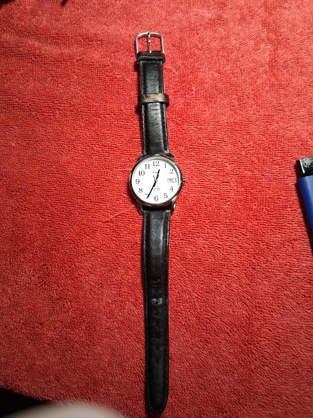 Timex Men’s analogue quartz watch with leather strap