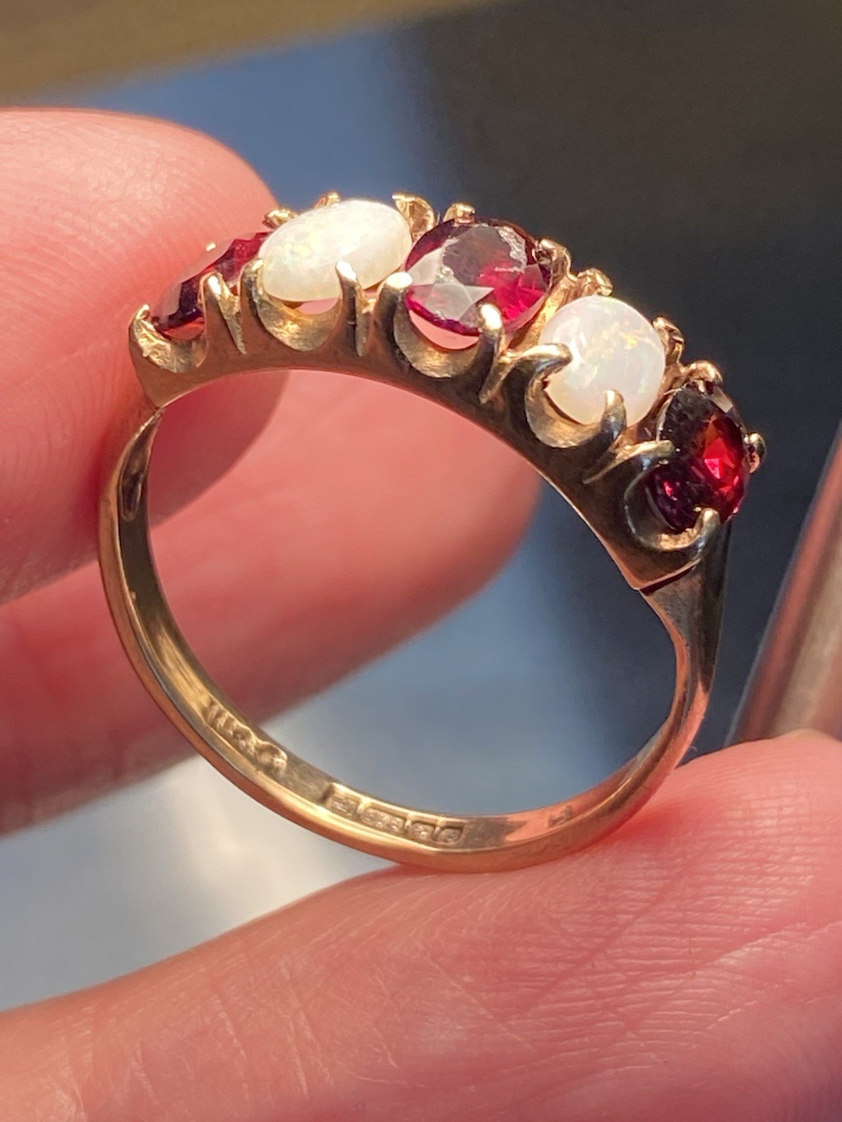 Vintage UK 1976 W&G 9ct Gold Garnet Opal 5 Stone Ring Size P 2.6g