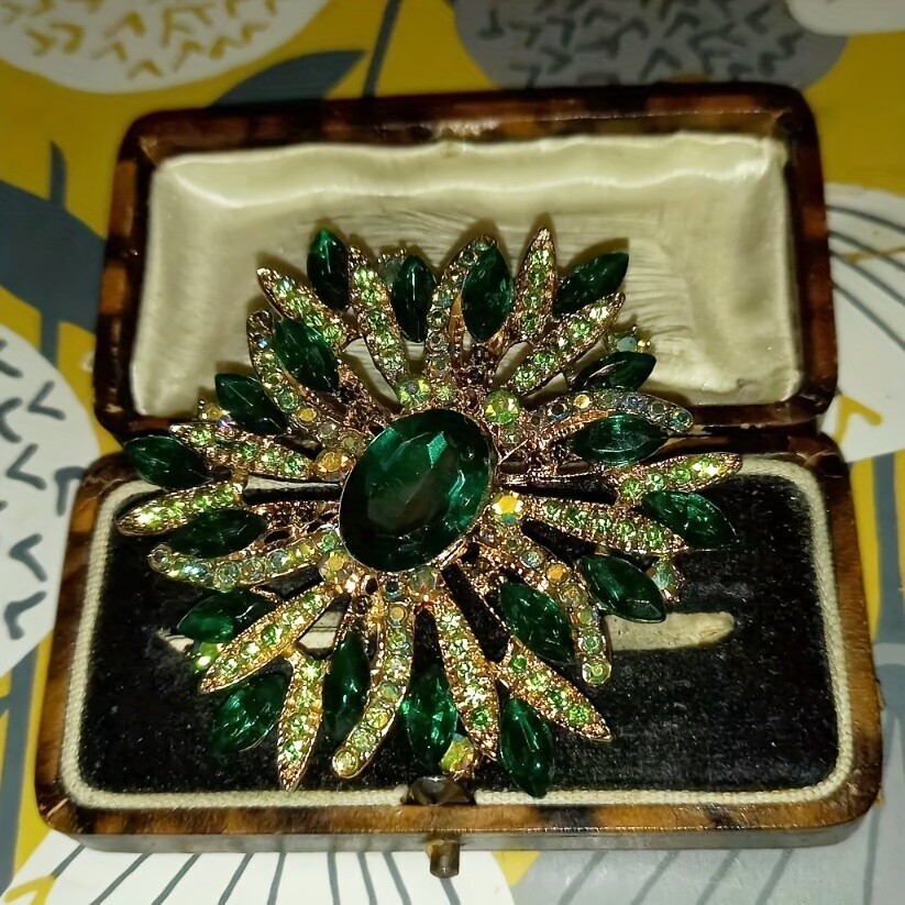 Elegant Army Green Rhinestone 1pc Brooch Unisex Vintage Court Style Corsage Pin