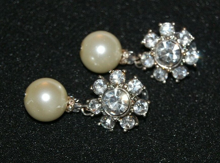 ELEGANT COUTURE RHINESTONES SILVERED METAL FAUX PEARL DROP DANGLE POST EARRINGS