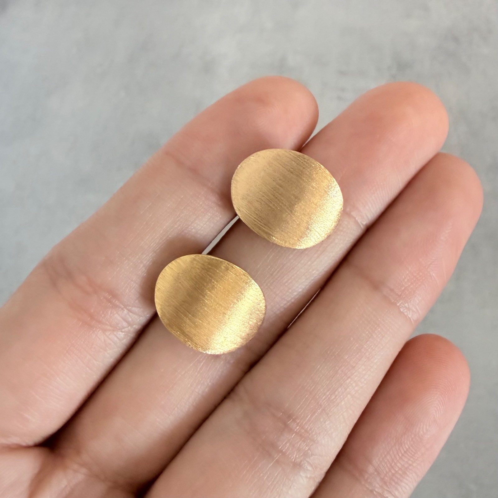 18ct Yellow Gold K18 Hallmarked Concave Oval Matte Satin Finish 18K 15x10mm Rare