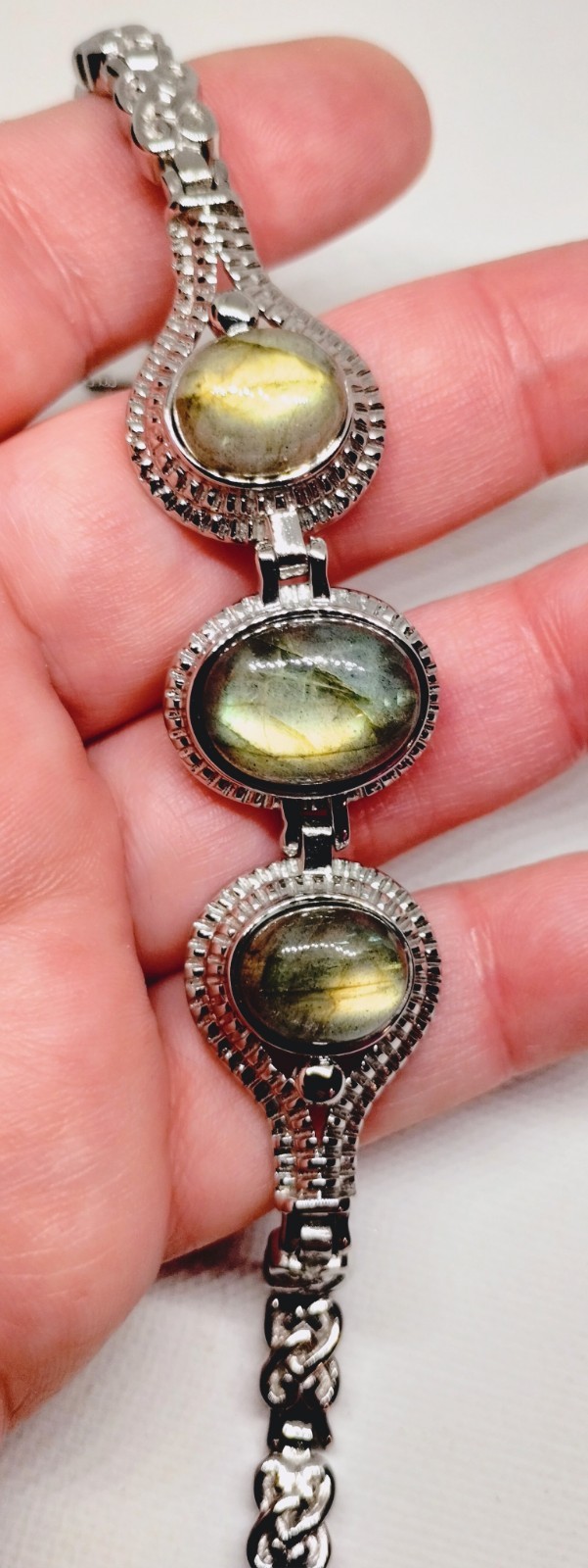 Madagascar Fire Labradorite 22.50 ctw Bracelet in Stainless Steel (6.50-8.0In)