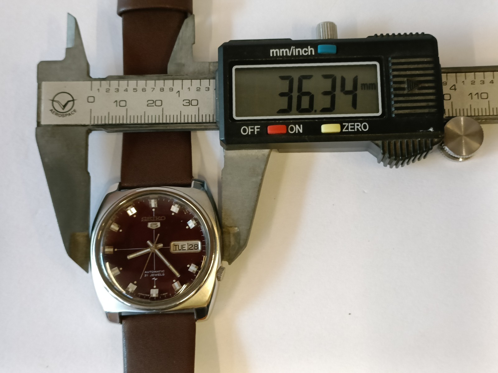 VINTAGE SEIKO 5 AUTOMATIC MAROON RED DIAL 7019-7110 JAPAN MEN WORKING CONDITION