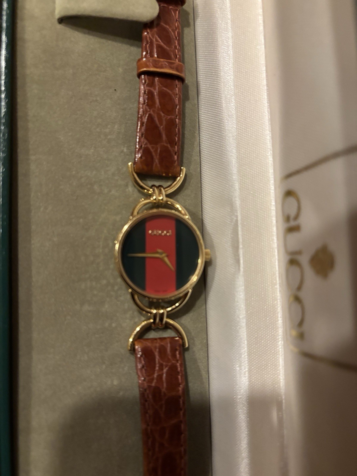 Gucci Watch Ladies Vintage Gold Tone Green Red Dial Swiss Quartz w/ Box 6000 2l